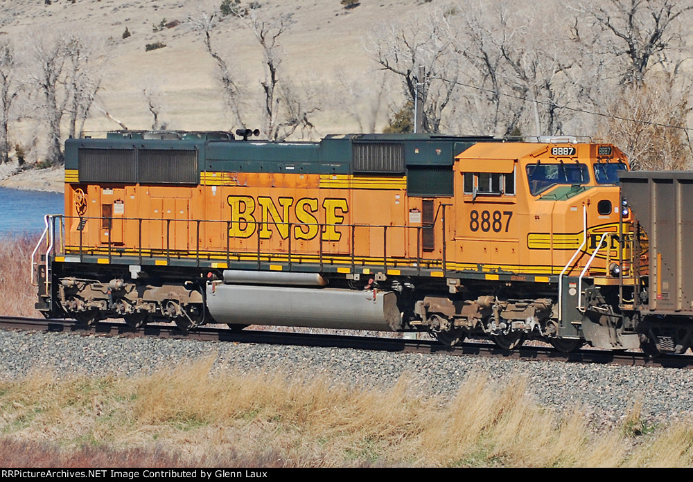 BNSF 8887